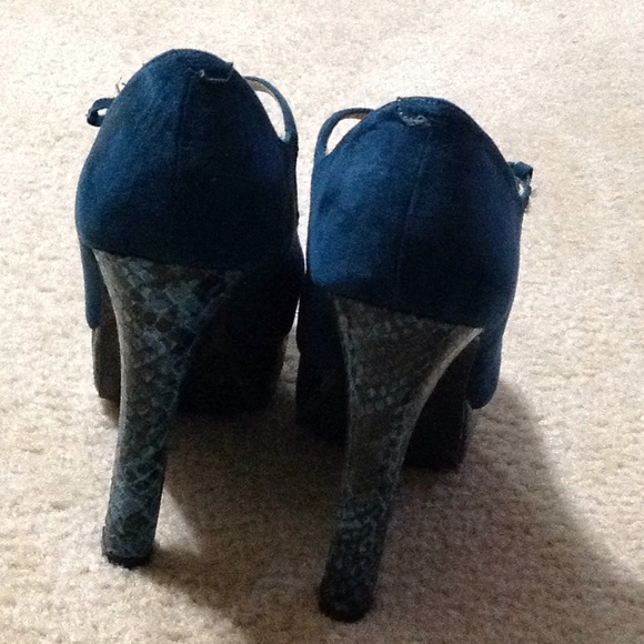 Guess aqua heels - Picture 3 of 4